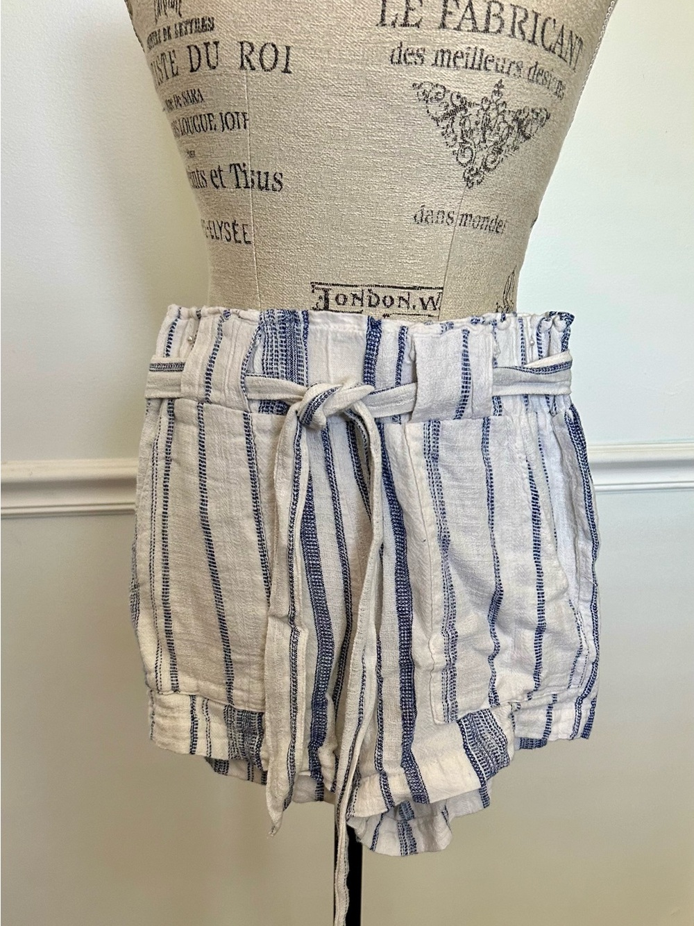 Indigo Rein White & Navy Striped Tie-Waist Shorts